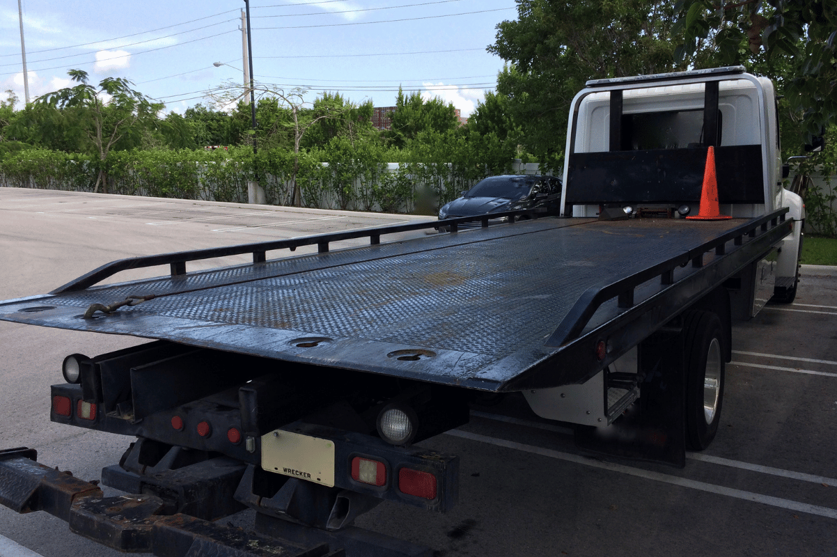flatbed wheel lift tow truck comparison